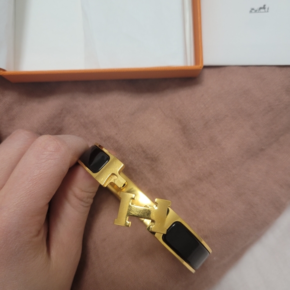 Hermes Clic H Bracelet in Black/Gold - Picture 6 of 11